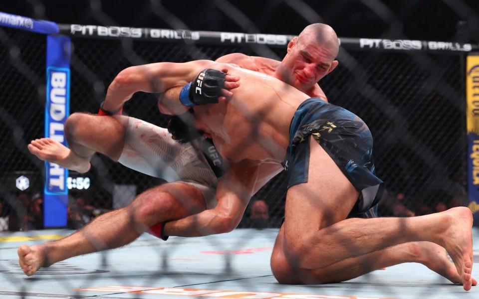 开云-送车臣狼王生涯首败!UFC328中量级冠军战:斯特里克兰爆冷夺冠
